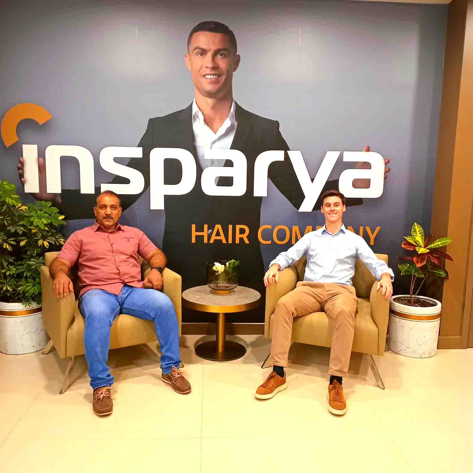 اجتماع عمل ناجح في مدينة حديثة